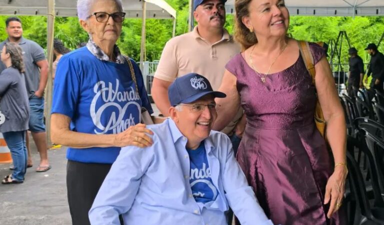 ANANÁS: Em Abadia de Goiás, Wander Saraiva comemora 60 anos