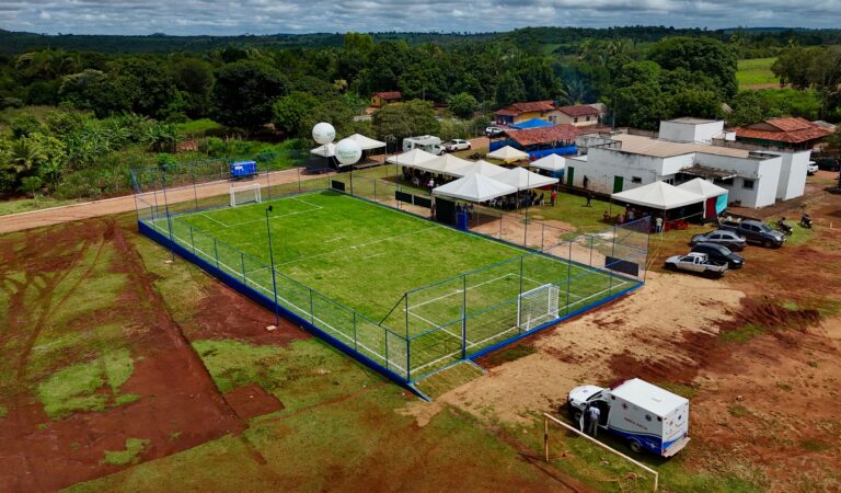 CACHOEIRINHA: Wiston Gomes entrega campo de futebol e poço artesiano a comunidade do PA Oziel