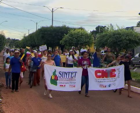 PRAIA NORTE: Servidores amargam atrasos salariais e protestam contra Bruna do Ho-Che-Min