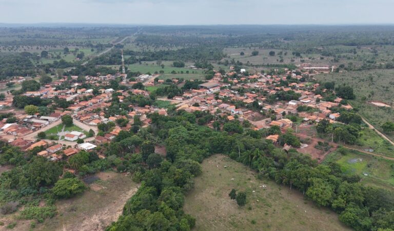 ARAGUATINS: Wiston Gomes e Jair Farias parabenizam Macaúba pelos seus 55 anos