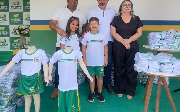 SÃO BENTO: Adelsim do Povo comemora entrega de uniformes para alunos da rede municipal