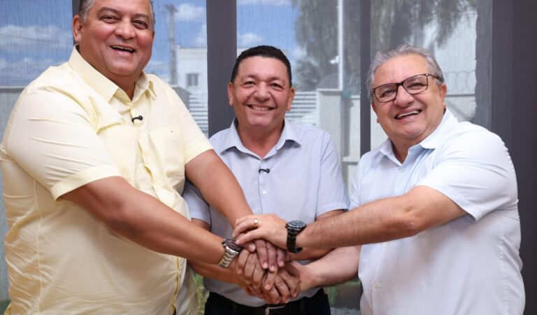 Manoel Queiroz sela apoio a Jair Farias para deputado federal