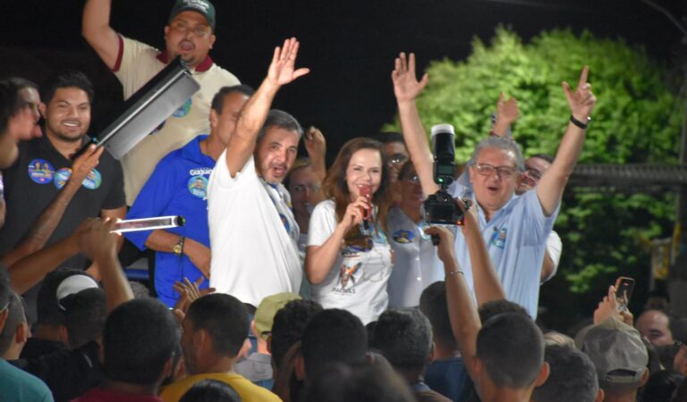 ARAGUATINS: Com presença de Jair, Gaguim, Gomes e Dorinha, Wiston Gomes abre campanha com adesivaço e ato político com apoiadores