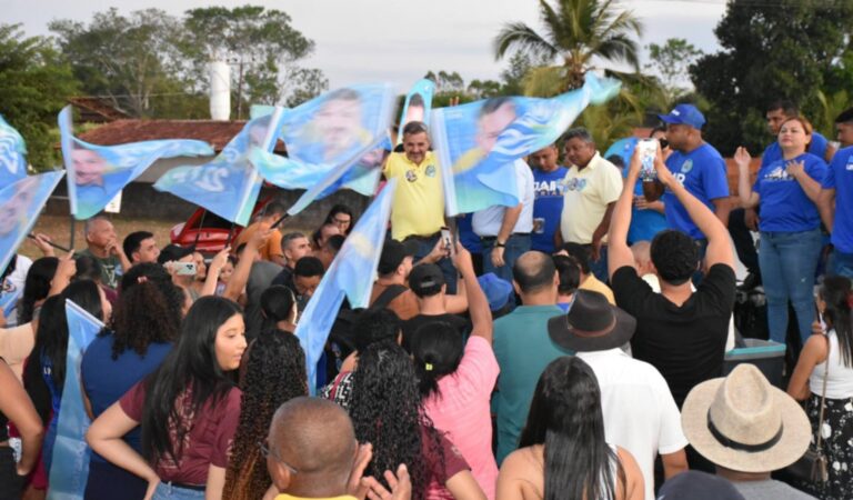 CACHOEIRINHA: Sandrimar promove grande adesivaço em apoio a Wiston Gomes e Jair Farias