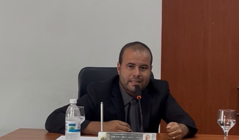 ARAGUATINS: Abmael Murad cobra informações à Secretaria de Saúde sobre ambulâncias destinadas por Wiston Gomes
