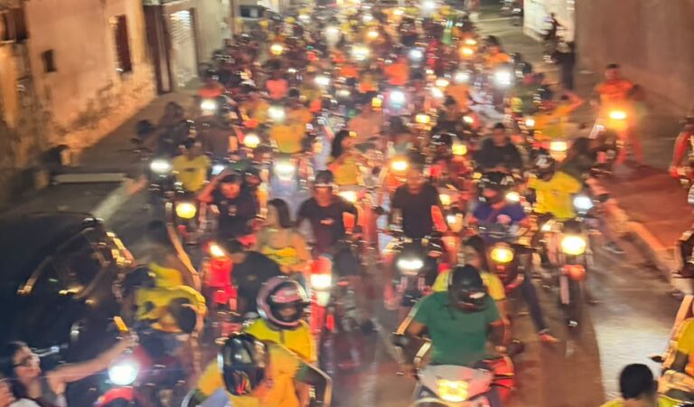 ARAGUATINS: Apoiadores de Flávio Bolsonaro realizam carreata e movimentam disputa presidencial no município