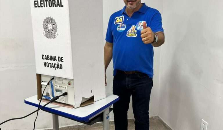 Com expectativa de reeleição, deputado Wiston Gomes vota em Araguatins